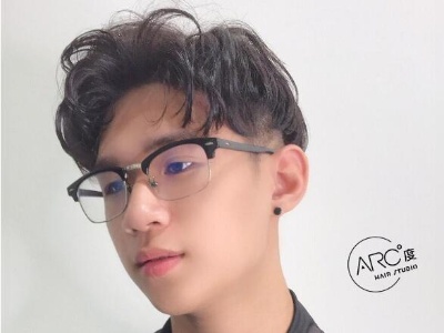男生做什么头发好看 很有绅士气质的男生烫卷发