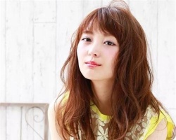 慵懒感日系微卷中长发 尽显女性性感妩媚气质