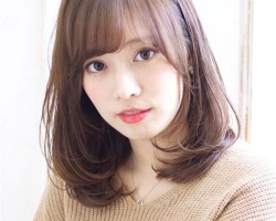 内扣梨花头发型 最新流行的中长梨花头