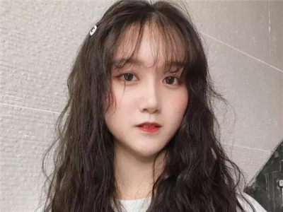 席卷时尚圈的羊毛卷发型 今年继续流行开来