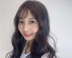 大脸女生烫什么发型好看 时尚“泫雅卷”让你脸小一圈