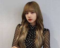 人间芭比Lisa太可爱了 行走的时尚教科书