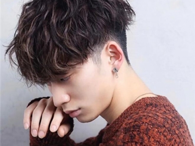 男生烫发可以烫哪些 今年流行的男生烫发发型