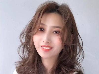 中长女生烫发发型 显瘦显温柔又迷人