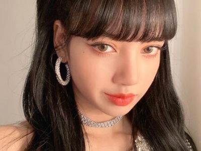 LISA同款漫画刘海超好看 搭配锁骨发蛋卷发都很适