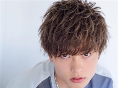 男生发根定位烫发型 蓬松有型很显发量