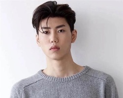 2020韩式男生流行发型 简约利落不失型男帅气