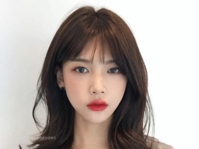 额头宽发际线高的女人适合什么发型 想要拥有完