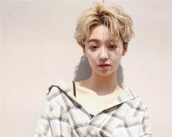 中分微卷女神短发 时尚个性充满性感