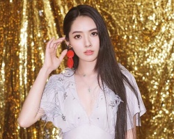 直发不及腰也很美 清纯文艺女神直发