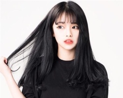 女生简约气质直发 清新文艺才是主流