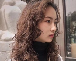 好看瘦脸的女生烫发 今年女生流行款你都知道吗