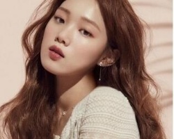 2021韩式流行发型推荐 整容级环抱烫长发女生值得一试
