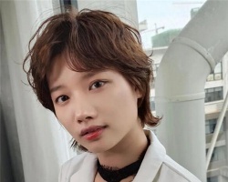 减龄元气女生短发 风格百变尽显时尚