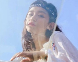 长脸直发好看还是卷发好看 长脸烫适合烫什么卷