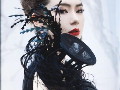 戚薇黑皇后造型 女王气场十足