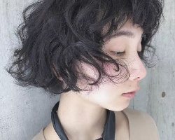 适合搭配卷发的刘海推荐 打造时尚个性青春美少女