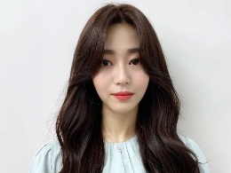 女生韩式长卷发发型 长卷发+中分绝对是女神级别
