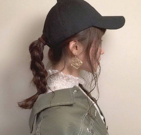 适合戴帽子的女生发型扎法 秋冬季女生百搭又好看