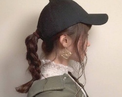 适合戴帽子的女生发型扎法 秋冬季女生百搭又好看