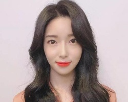 时尚减龄长发烫卷发发型 发廊人气最高烫发推荐