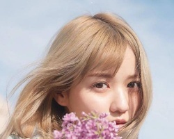 女生染什么发色显白 巨显白奶茶色唯美又浪漫