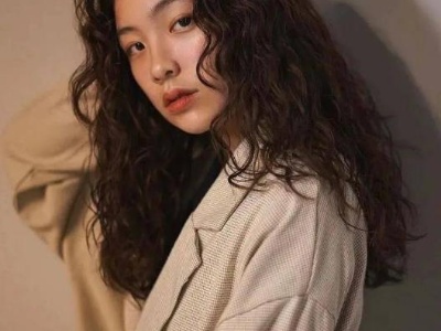 长发女生烫什么发型好看 羊毛卷烫发是首选发型