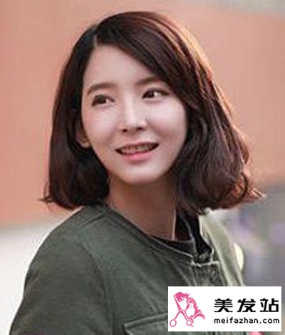 头发很短弄梨花烫好看吗 40岁女人短发发型梨花烫图片