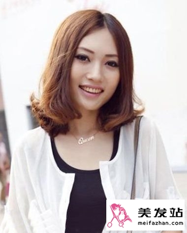 内扣梨花烫适合染什么颜色 中分内扣梨花烫染什么颜色好看