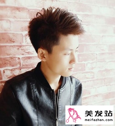 2018年油头还是主流吗 55度油头烫发回溯男生时尚