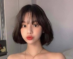 头发细软适合什么发型？中发以下搭配烫卷是首选