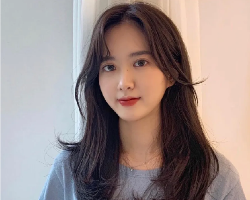 今年流行烫复古C卷 中长发女生这样烫最好看