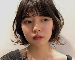 好打理的齐耳短发烫发 蓬松感好减龄效果不用说