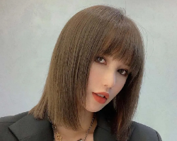 发尾一刀切齐肩短发 做个干净利落率性少女