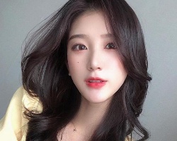 女生优雅长发烫卷造型 时尚显气质颜值翻倍