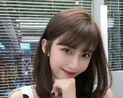 百搭显脸小中长发推荐 今年女生都在做的发型