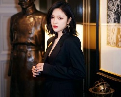 吴宣仪英伦风造型 轻熟魅惑性感的甜辣妹