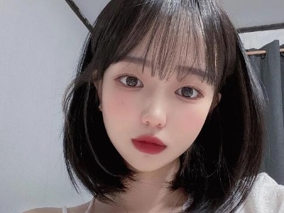甜美乖巧妹妹头短发 自带学生感元气满满