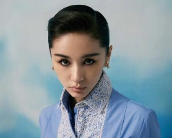 王子文独特复古造型出镜 黑色背头造型又美又飒
