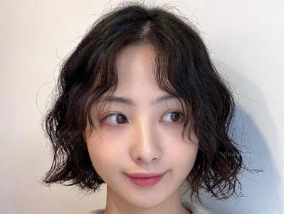 中短发烫什么卷好看 中短发蛋卷头时尚俏皮显年