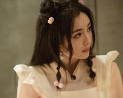 杨幂丸子头珊璞造型 二次元美少女俏皮可爱