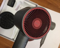 吹风机尾部有什么用 可以冷却头发让发型更持久