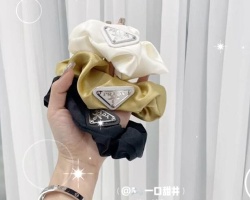 Prada普拉达小发饰合集 突出你造型又很有时尚感