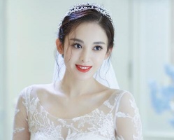 娜扎夏日雪景写真造型 高贵优雅美得让人惊艳