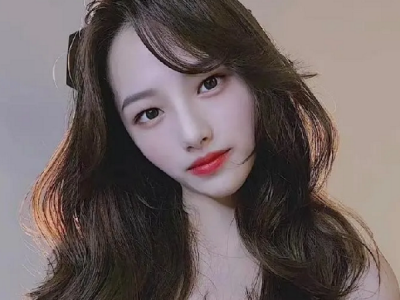 中长发女性烫什么发型好看 蓬松慵懒卷烫发优雅