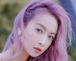 宋茜粉紫渐变发色 可盐可甜非常仙气