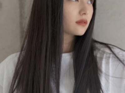 零层次直发发型 《莫测高深一女生》低层次黑发