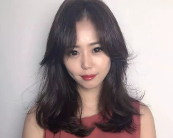 脖子短适合长发还是短发 选择中长以上能拉长脖子线条