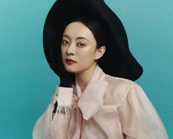 孙俪黑色蛋糕裙 复古冷艳尽显女神韵味