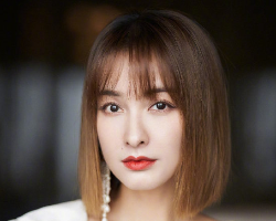 吴昕轻熟职场风发型 彰显出干练优雅职场范